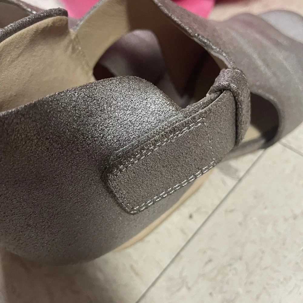 EILEEN FISHER Iris Metallic Leather Ankle Strap Block Heel Sandals Womens Sz 6.5